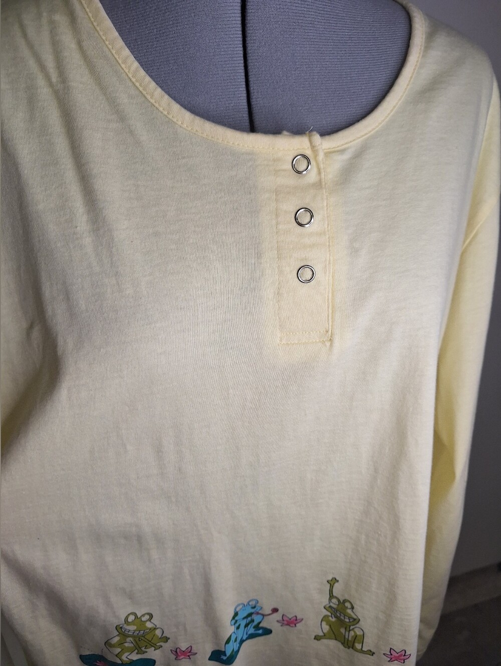 Xhilaration Yellow Long Sleeve Tunic with Frog Print                Size XXL